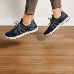 OluKai Mio Lī - Trench Blue / Charcoal 9 OluKai Mio Lī - Trench Blue / Charcoal -Olukai Shop 10440 DE26 102 M MioLi TrbChr Web Opt