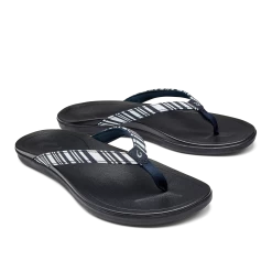 OluKai Ho‘ōpio - Blue Depth / Stripe -Olukai Shop 20294 TFZP 003 W Hoopio BlueDepthStripe