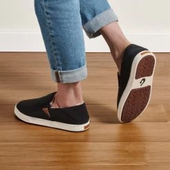 OluKai Pehuea Heu - Lava Rock -Olukai Shop 20391 LRLR 102 W PehueaHeu LvarLvar Web Opt