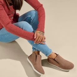 OluKai Hawai‘iloa Manu Hope - Taupe Grey / Off White -Olukai Shop 20397 TG18 102 W HAWAI ILOAMANUHOPE TaupeGreyOffWhite