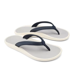 OluKai Pī‘oe - Trench Blue / Mist Grey -Olukai Shop 20443 DEDW 003 W Pioe TbluMgrey