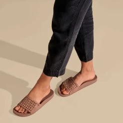 OluKai Kāmola - Tan 13 OluKai Kāmola - Tan -Olukai Shop 20497 3434 102 W KAMOLA TanTan