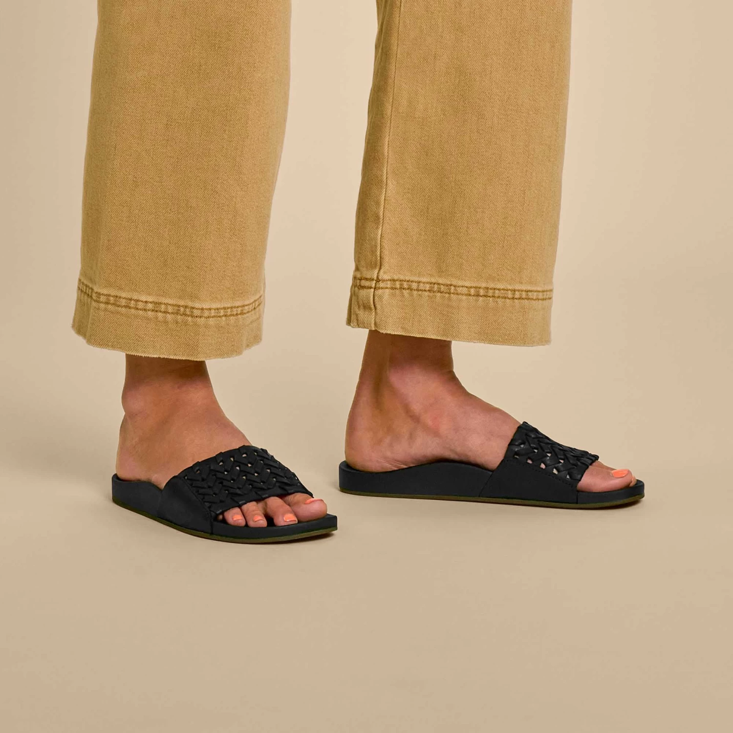 OluKai Kāmola - Black 2 OluKai Kāmola - Black - Image 2