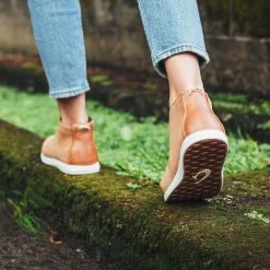 OluKai Hawai‘iloa Manu Hope - Fox / Off White 12 OluKai Hawai‘iloa Manu Hope - Fox / Off White -Olukai Shop Hawai iloaManuHope Fox galleryimage 06